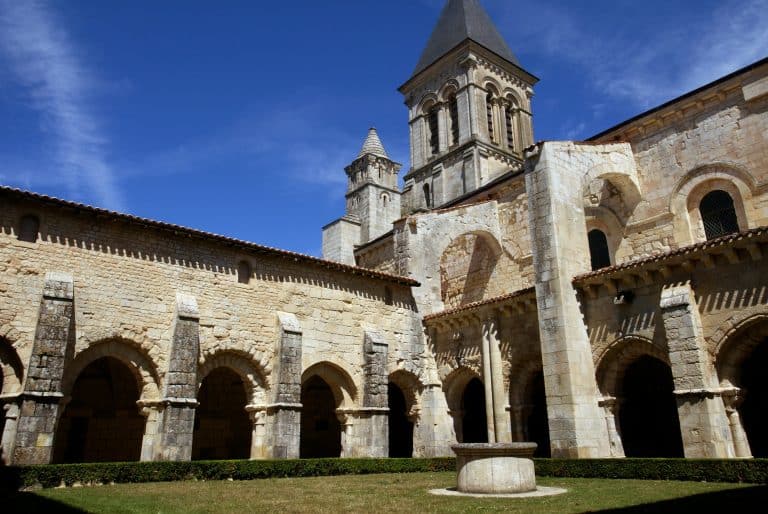 ABBAYE DE NEUIL-SUR-L'AUTISE​