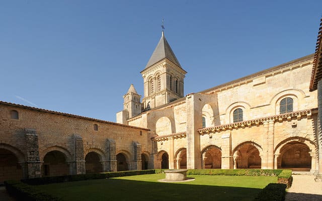 ABBAYE DE NEUIL-SUR-L'AUTISE​